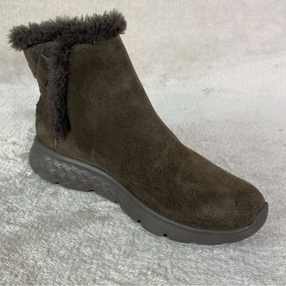 Skechers Cozy Boots Womens Size 7 Brown Suede‎ Quilt Ankle Fur Lined Mat Insole